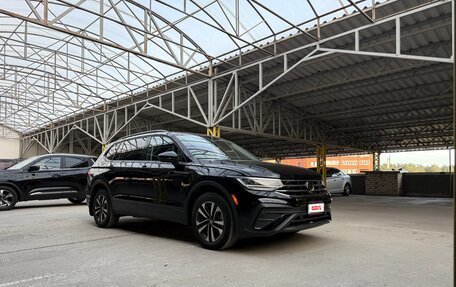 Volkswagen Tiguan II, 2023 год, 3 980 000 рублей, 8 фотография