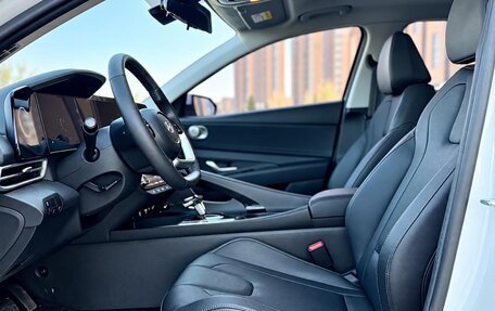 Hyundai Elantra, 2023 год, 1 720 000 рублей, 16 фотография