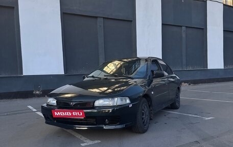 Mitsubishi Mirage VI рестайлинг, 2000 год, 300 000 рублей, 1 фотография