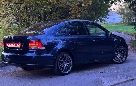 Volkswagen Polo VI (EU Market), 2015 год, 730 000 рублей, 2 фотография
