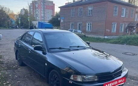 Mitsubishi Mirage VI рестайлинг, 2000 год, 300 000 рублей, 4 фотография
