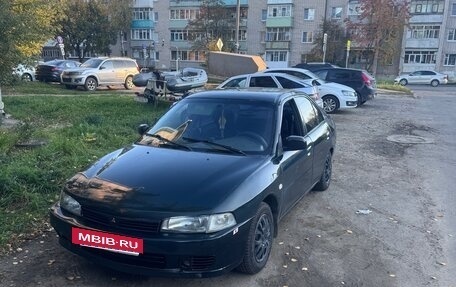 Mitsubishi Mirage VI рестайлинг, 2000 год, 300 000 рублей, 3 фотография
