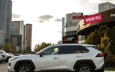 Toyota RAV4, 2023 год, 3 648 000 рублей, 7 фотография