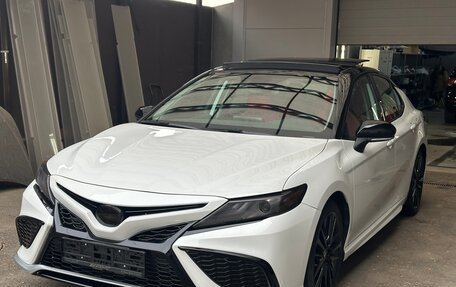 Toyota Camry, 2021 год, 2 900 000 рублей, 2 фотография