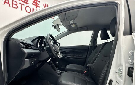 Toyota Yaris XP150 рестайлинг, 2023 год, 1 510 000 рублей, 10 фотография