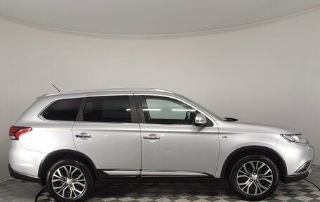 Mitsubishi Outlander III рестайлинг 3, 2016 год, 2 050 000 рублей, 6 фотография