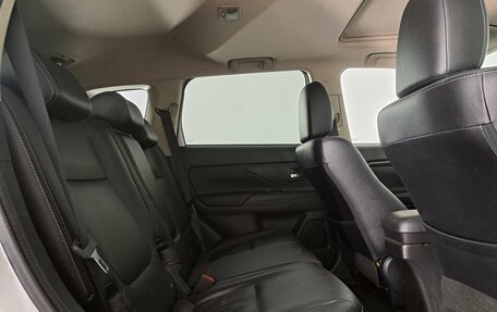 Mitsubishi Outlander III рестайлинг 3, 2016 год, 2 050 000 рублей, 13 фотография