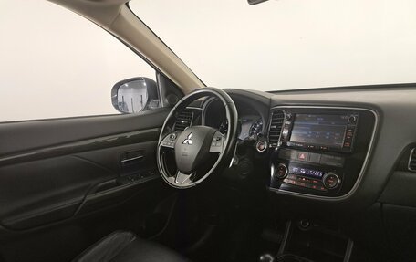Mitsubishi Outlander III рестайлинг 3, 2016 год, 2 050 000 рублей, 15 фотография