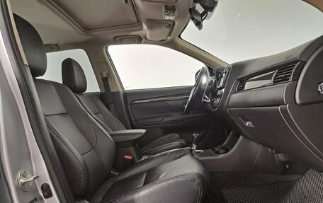 Mitsubishi Outlander III рестайлинг 3, 2016 год, 2 050 000 рублей, 14 фотография