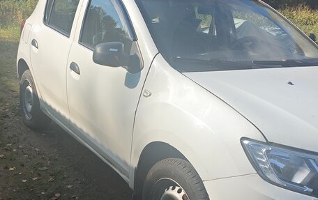 Renault Sandero II рестайлинг, 2018 год, 560 000 рублей, 1 фотография