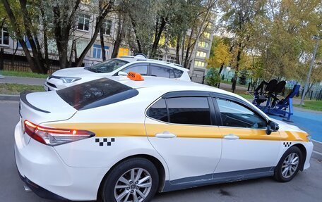 Toyota Camry, 2019 год, 1 300 000 рублей, 3 фотография