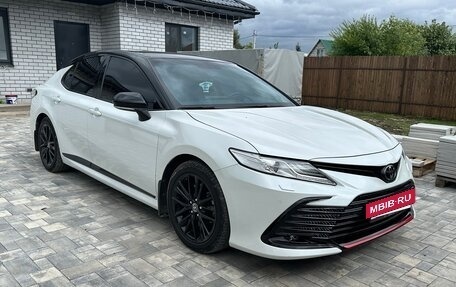 Toyota Camry, 2021 год, 2 900 000 рублей, 2 фотография