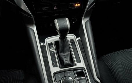 Mitsubishi Pajero Sport III рестайлинг, 2018 год, 2 996 000 рублей, 14 фотография