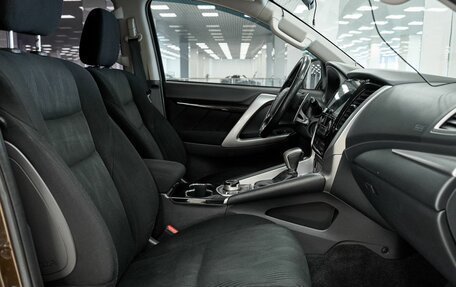 Mitsubishi Pajero Sport III рестайлинг, 2018 год, 2 996 000 рублей, 17 фотография