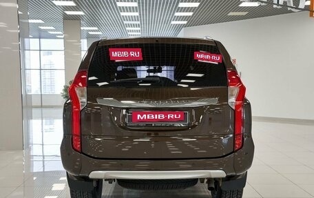 Mitsubishi Pajero Sport III рестайлинг, 2018 год, 2 996 000 рублей, 8 фотография