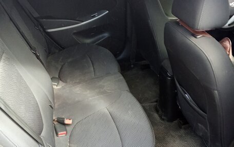 Hyundai Solaris II рестайлинг, 2012 год, 350 000 рублей, 3 фотография