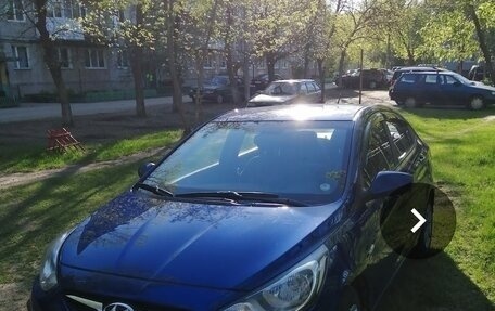 Hyundai Solaris II рестайлинг, 2013 год, 850 000 рублей, 3 фотография