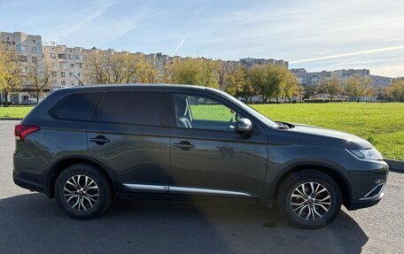 Mitsubishi Outlander III рестайлинг 3, 2016 год, 1 550 000 рублей, 8 фотография