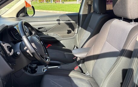 Mitsubishi Outlander III рестайлинг 3, 2016 год, 1 550 000 рублей, 13 фотография