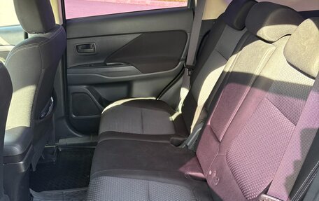 Mitsubishi Outlander III рестайлинг 3, 2016 год, 1 550 000 рублей, 14 фотография