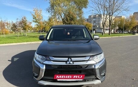 Mitsubishi Outlander III рестайлинг 3, 2016 год, 1 550 000 рублей, 2 фотография