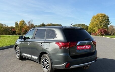 Mitsubishi Outlander III рестайлинг 3, 2016 год, 1 550 000 рублей, 5 фотография