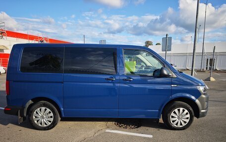 Volkswagen Caravelle T6 рестайлинг, 2016 год, 3 300 000 рублей, 6 фотография