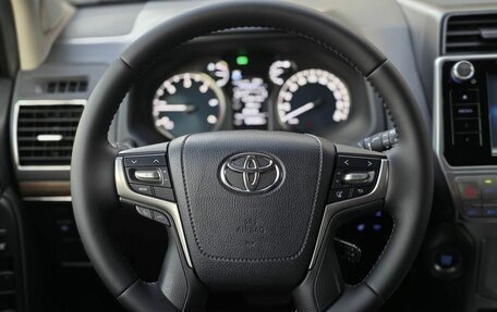 Toyota Land Cruiser Prado 150 рестайлинг 2, 2018 год, 5 390 000 рублей, 10 фотография