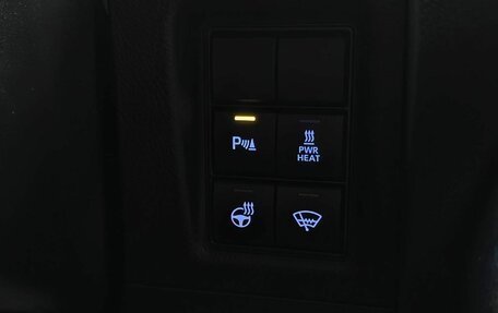 Toyota Land Cruiser Prado 150 рестайлинг 2, 2018 год, 5 390 000 рублей, 25 фотография