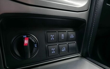 Toyota Land Cruiser Prado 150 рестайлинг 2, 2018 год, 5 390 000 рублей, 23 фотография