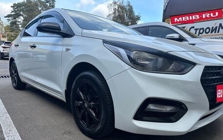 Hyundai Solaris II рестайлинг, 2017 год, 1 350 000 рублей, 1 фотография