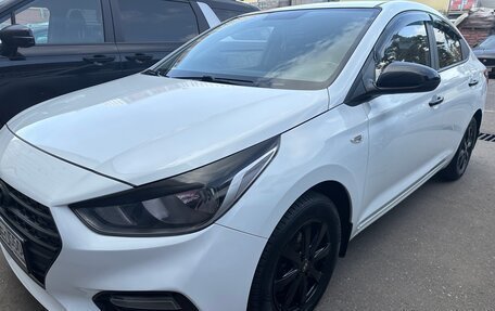 Hyundai Solaris II рестайлинг, 2017 год, 1 350 000 рублей, 2 фотография