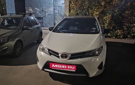 Toyota Auris II, 2015 год, 1 300 000 рублей, 10 фотография