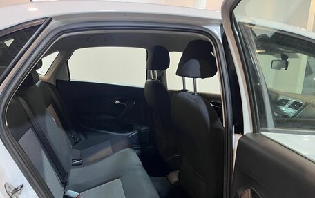Volkswagen Polo VI (EU Market), 2015 год, 820 000 рублей, 24 фотография