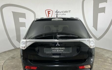 Mitsubishi Outlander III рестайлинг 3, 2014 год, 1 255 000 рублей, 3 фотография