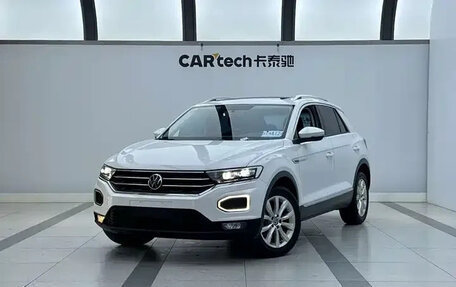 Volkswagen T-Roc I, 2022 год, 1 384 000 рублей, 1 фотография