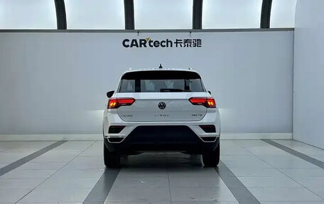 Volkswagen T-Roc I, 2022 год, 1 384 000 рублей, 2 фотография