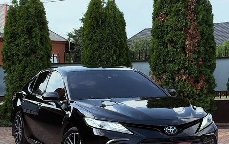 Toyota Camry, 2018 год, 2 380 000 рублей, 1 фотография