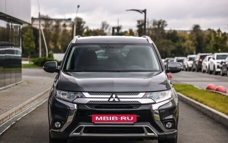 Mitsubishi Outlander III рестайлинг 3, 2018 год, 2 349 000 рублей, 4 фотография