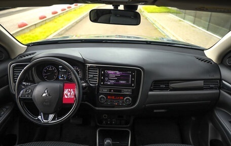 Mitsubishi Outlander III рестайлинг 3, 2018 год, 2 349 000 рублей, 11 фотография