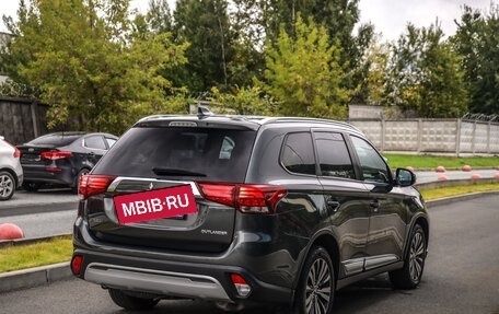Mitsubishi Outlander III рестайлинг 3, 2018 год, 2 349 000 рублей, 6 фотография