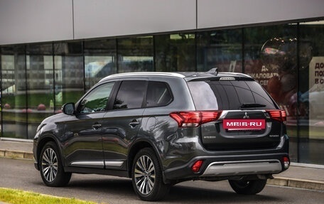 Mitsubishi Outlander III рестайлинг 3, 2018 год, 2 349 000 рублей, 8 фотография