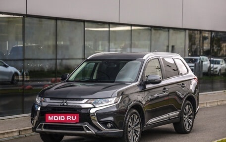 Mitsubishi Outlander III рестайлинг 3, 2018 год, 2 349 000 рублей, 3 фотография