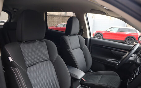 Mitsubishi Outlander III рестайлинг 3, 2018 год, 2 349 000 рублей, 25 фотография