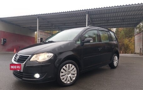 Volkswagen Touran III, 2007 год, 523 000 рублей, 2 фотография
