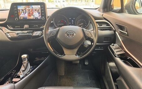 Toyota C-HR I рестайлинг, 2023 год, 1 621 000 рублей, 9 фотография