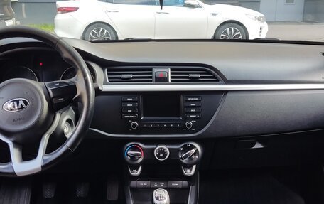 KIA Rio IV, 2018 год, 1 300 000 рублей, 1 фотография