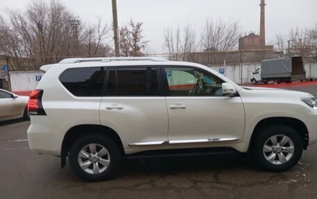 Toyota Land Cruiser Prado 150 рестайлинг 2, 2022 год, 5 800 000 рублей, 2 фотография