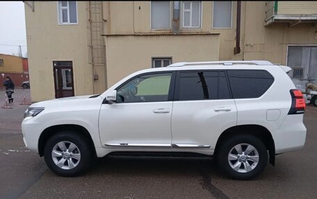 Toyota Land Cruiser Prado 150 рестайлинг 2, 2022 год, 5 800 000 рублей, 4 фотография