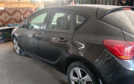 Opel Astra J, 2011 год, 630 000 рублей, 3 фотография
